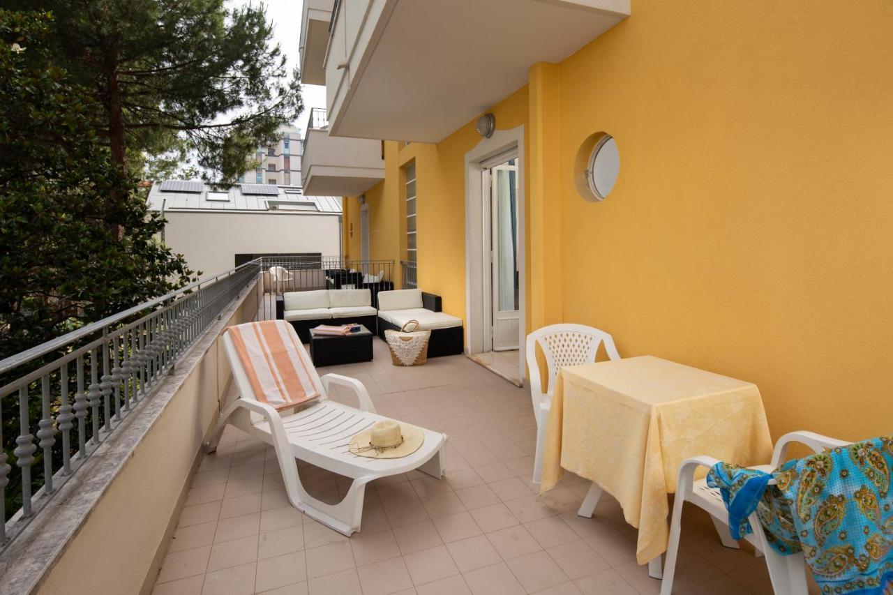 Hotel Cannes - In Pieno Centro Ричоне Екстериор снимка