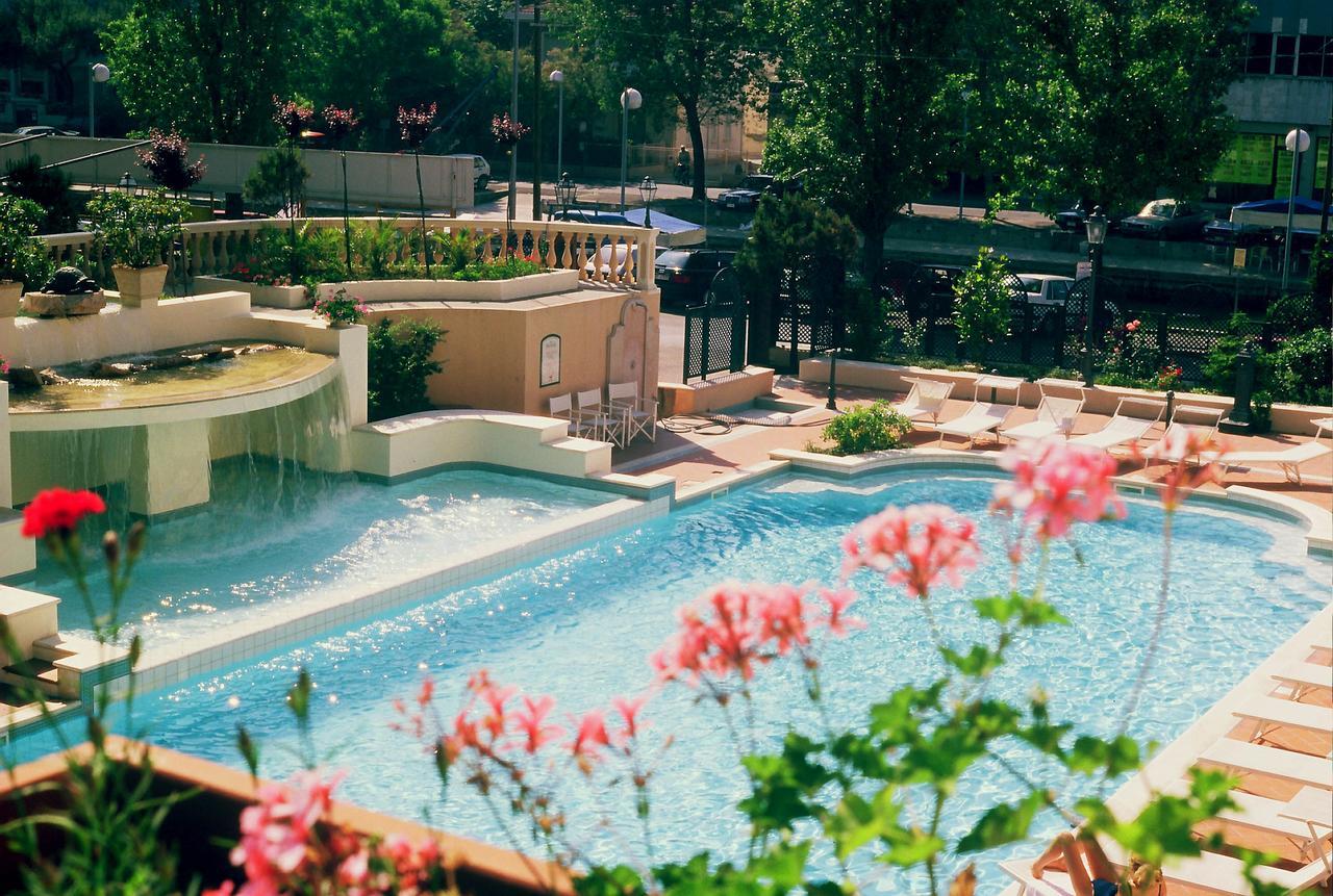 Hotel Cannes - In Pieno Centro Ричоне Екстериор снимка