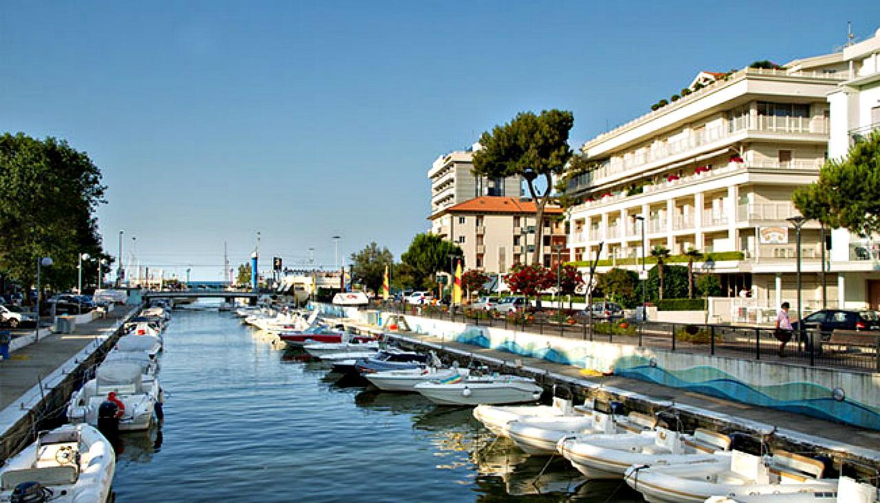 Hotel Cannes - In Pieno Centro Ричоне Екстериор снимка