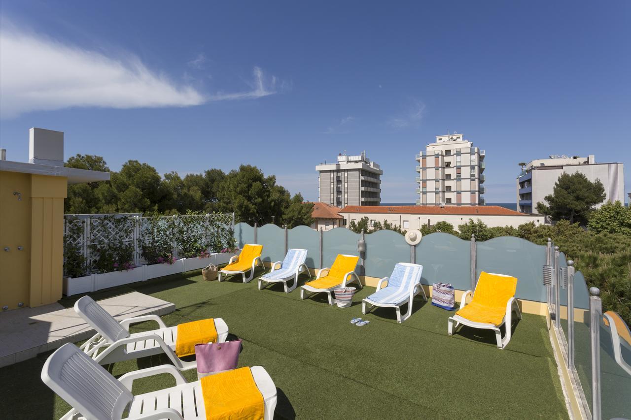 Hotel Cannes - In Pieno Centro Ричоне Екстериор снимка