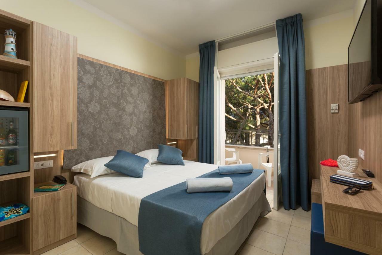 Hotel Cannes - In Pieno Centro Ричоне Екстериор снимка