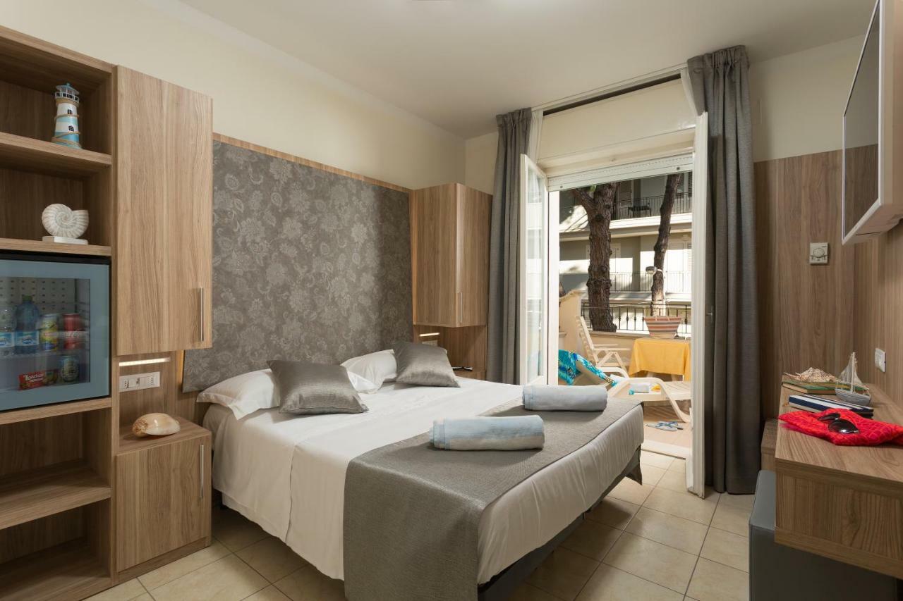 Hotel Cannes - In Pieno Centro Ричоне Екстериор снимка